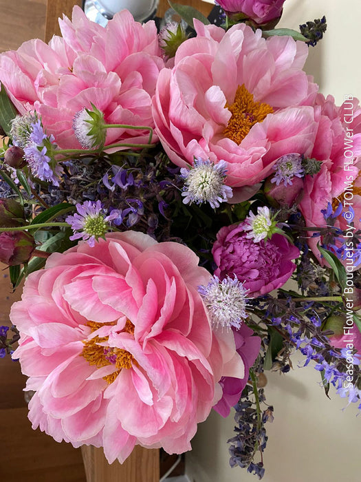 Handmade spring flower bouquet from TOMs FLOWer CLUB
