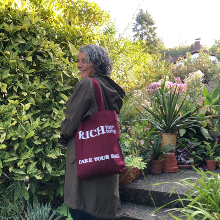 Organic cotton, certified cotton bags, Swiss design, TAKE YOUR BAG, TOMS FLOWER CLUB, Stofftasche, tote bag, shopping bag, Einkaufstasche, NEUTRAL, Certified Responsibility, EarthPositive, FAIRTRADE, richtige Richtung, the right direction.