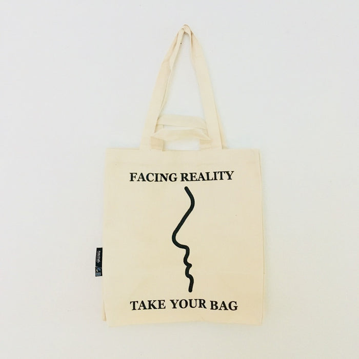 Beige TAKE YOUR BAG aus 100% Bio-Baumwolle, NEUTRAL® und FAIRTRADE® zertifiziert mit schwarzem FACING REALITY Design.