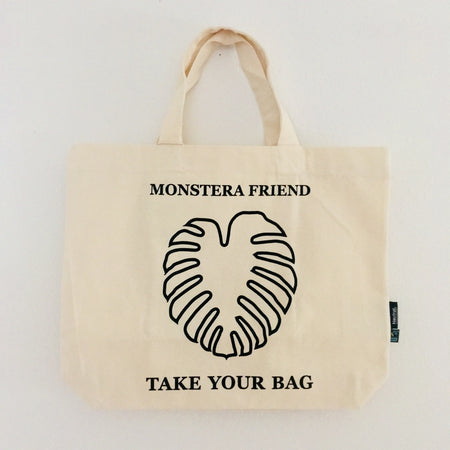 Beige TAKE YOUR BAG with black MONSTERA FRIEND design made of 100% organic cotton, NEUTRAL® and FAIRTRADE® certified, Monstera, Monstera friend, Baumwolltasche, Stofftasche, tote bag, shopping bag, TOMs FLOWer CLUB, TAKE YOUR BAG, organic cotton, bio Baumwolle. Einkaufen, Einkaufstasche 