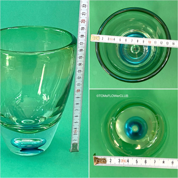 Swedish design glas vase in gras green with cobalt blue bubble for sale by TOMs FLOWer CLUB.